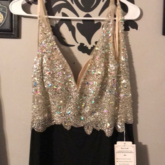 Dress - Picture 2 of 4